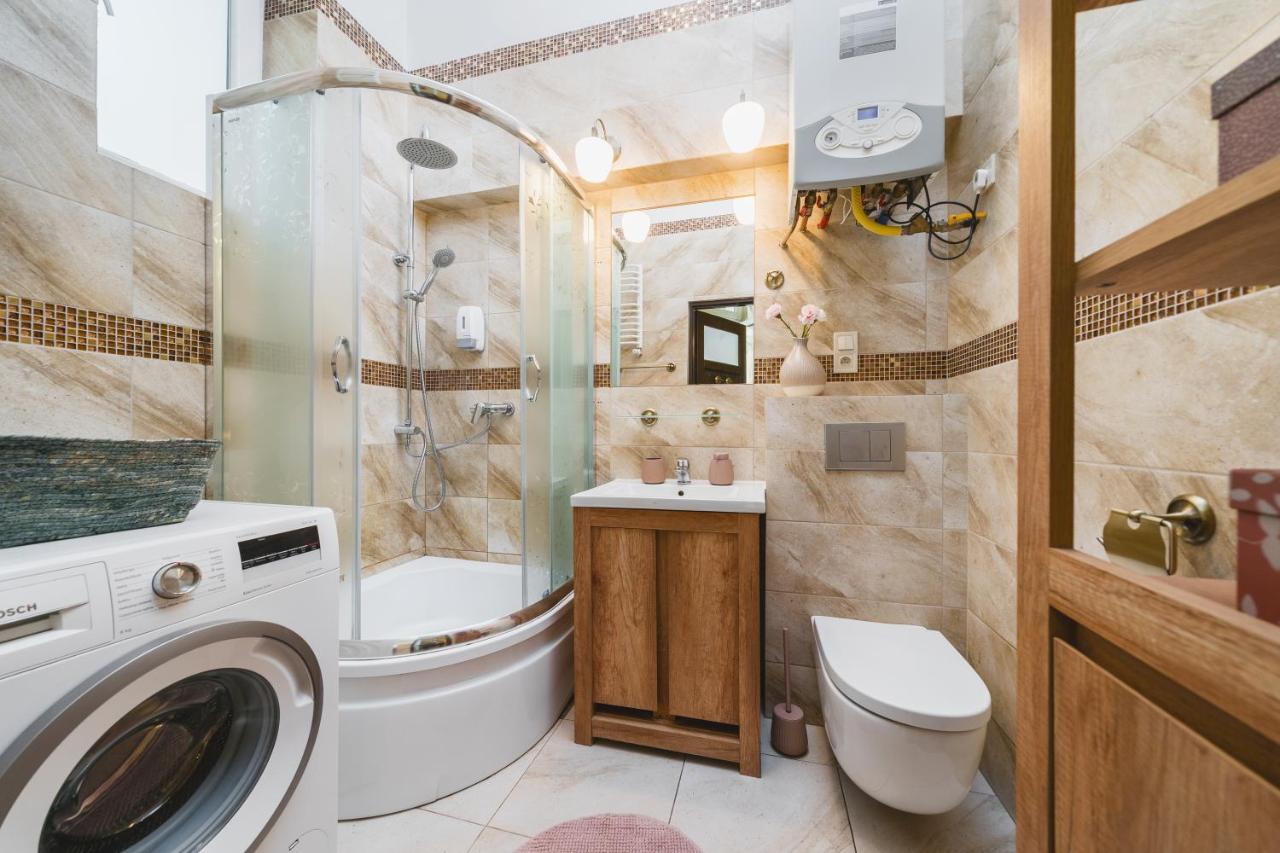 Homely 4 Bedroom Apartment - Old Town - By Upstairs Krakow Luaran gambar