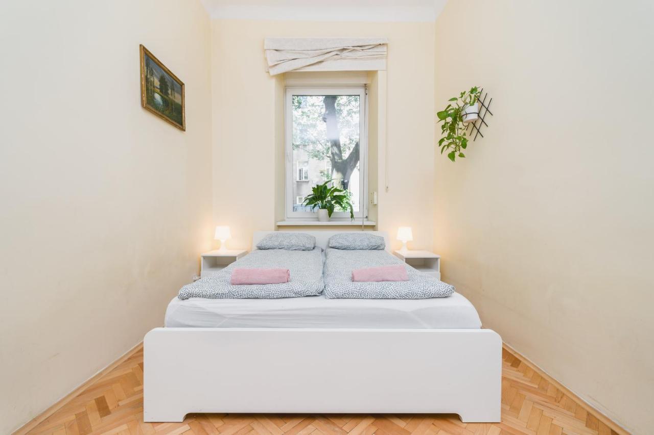 Homely 4 Bedroom Apartment - Old Town - By Upstairs Krakow Luaran gambar